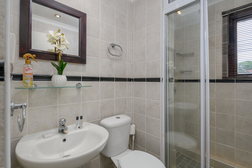 Classic Triple Room, 3 Bedrooms photo 3