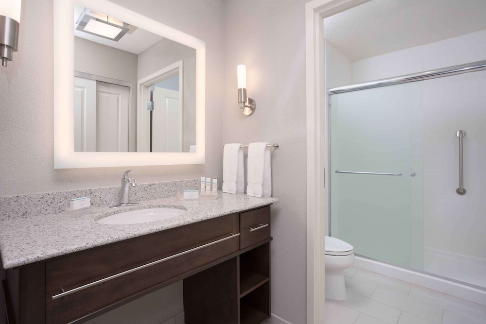 Suite, 1 King Bed, Accessible, Non Smoking