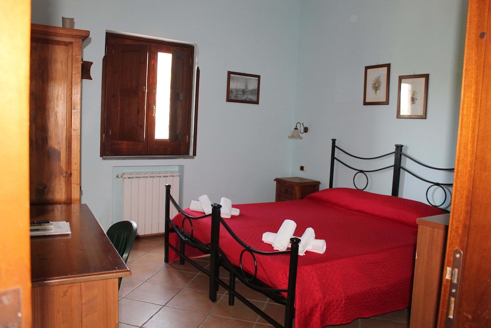 Basic Double or Twin Room, 1 Bedroom, Mountain View, Mountainside (Pompei) photo 3