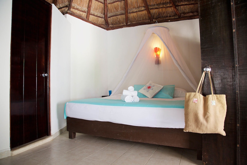 Standard Room, 1 Queen Bed, Ground Floor - Photo 6