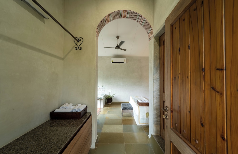 Sarus Room