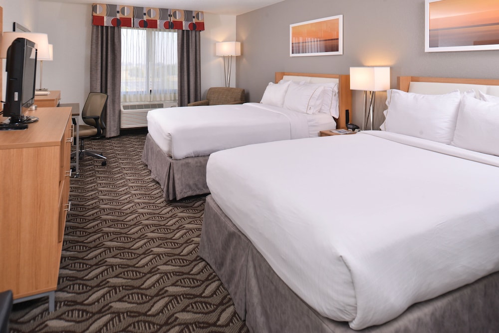 Standard Room, 2 Queen Beds - Photo 2