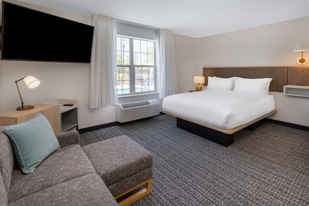 Standard Studio, 1 Queen Bed with Sofa bed, Non Smoking (Mobility/Hearing Access, Roll-In Shwr) photo 3