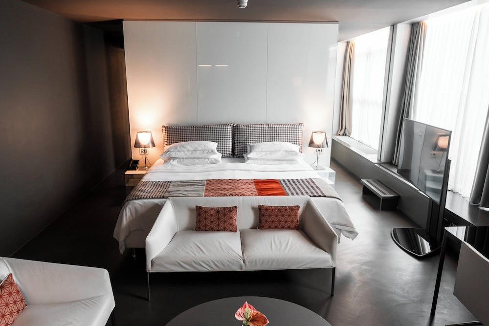 Sky Signature Suite Lake View - Photo 9