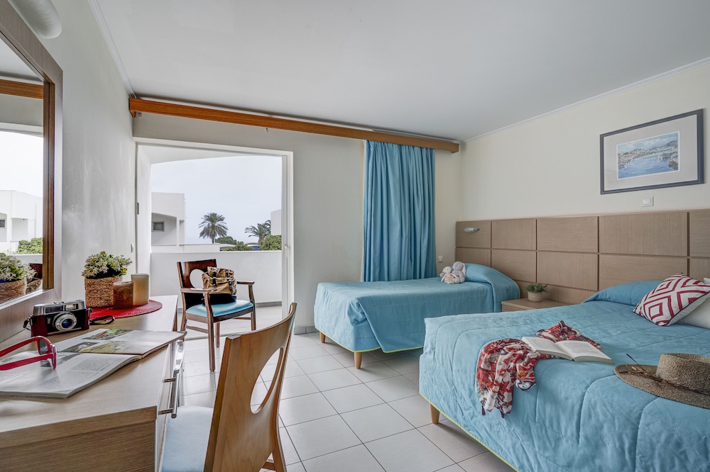 Superior Triple Room photo 2