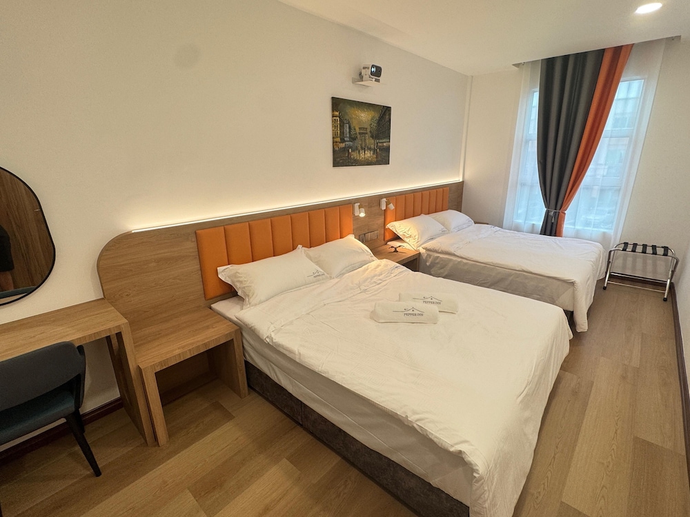 Family Room, 2 Queen Beds, Non Smoking