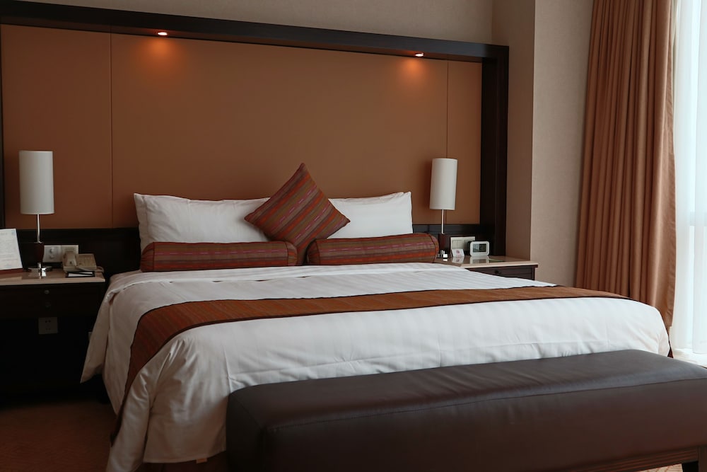 Suite, 1 King Bed, Non Smoking photo 1