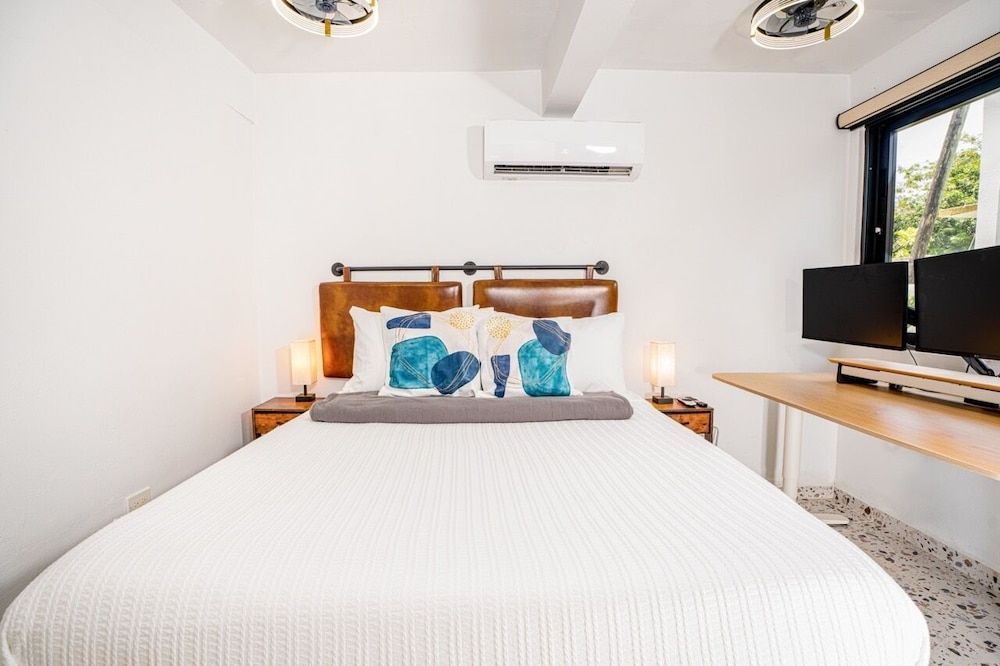 Premium Double Room, 2 Queen Beds, Kitchen photo 2