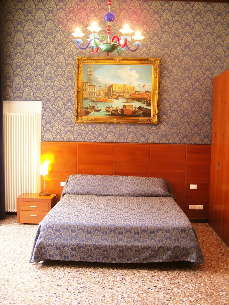 Deluxe Room, Balcony, Canal View photo 3