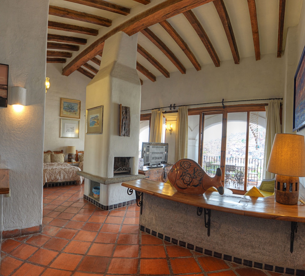 Luxury Suite, 1 Bedroom, City View photo 2