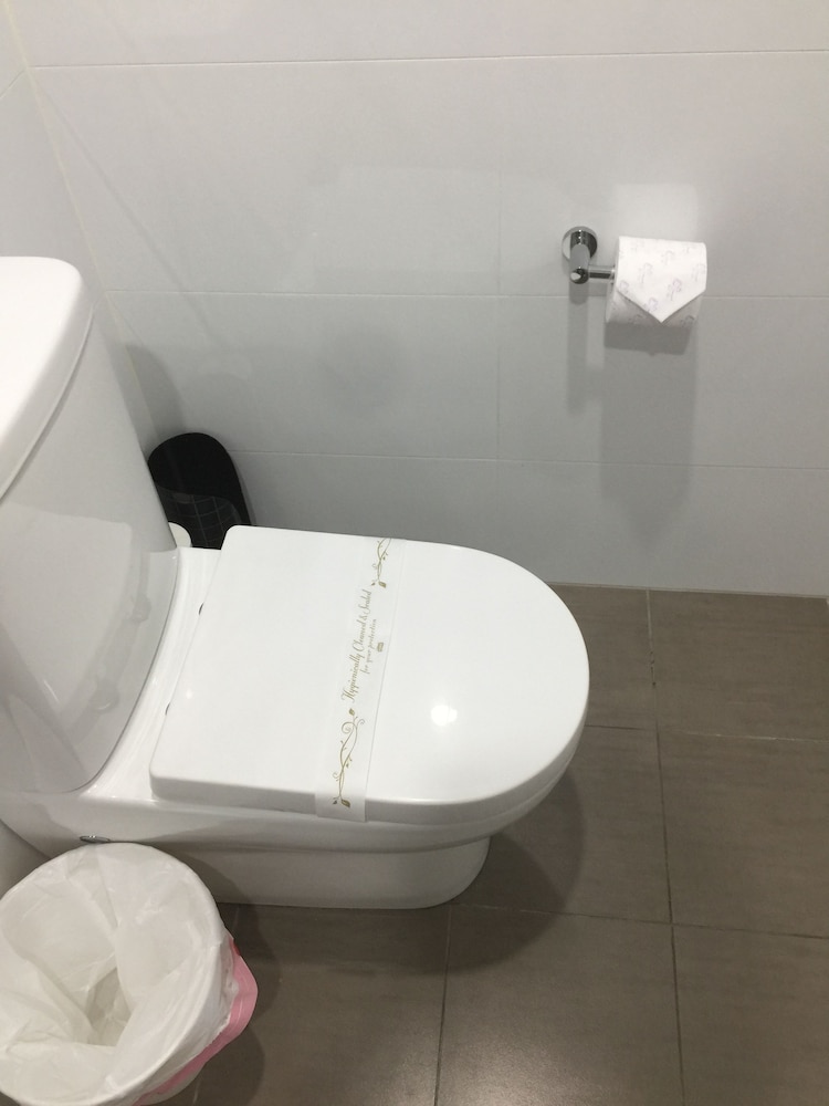 1.5 Bedroom Apartment With Study photo 2