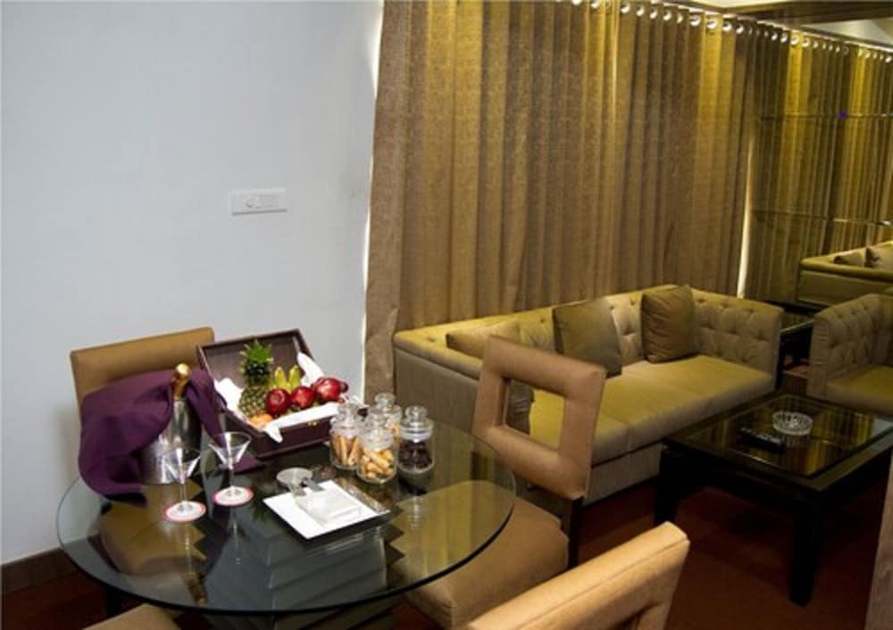 Junior Suite, 1 Bedroom, Smoking photo 2