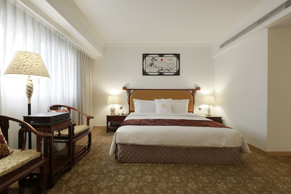 Executive Suite - Photo 3