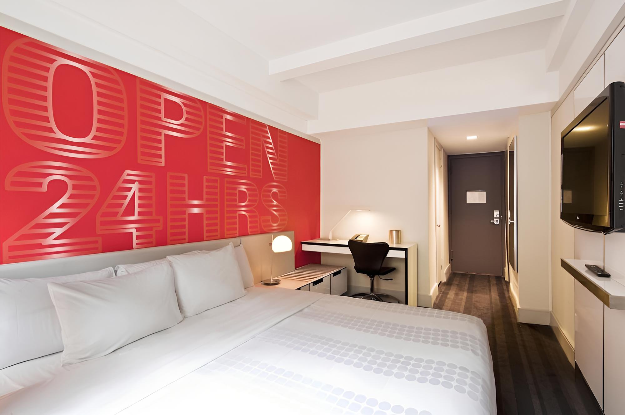 Deluxe Room, 1 King Bed photo 2