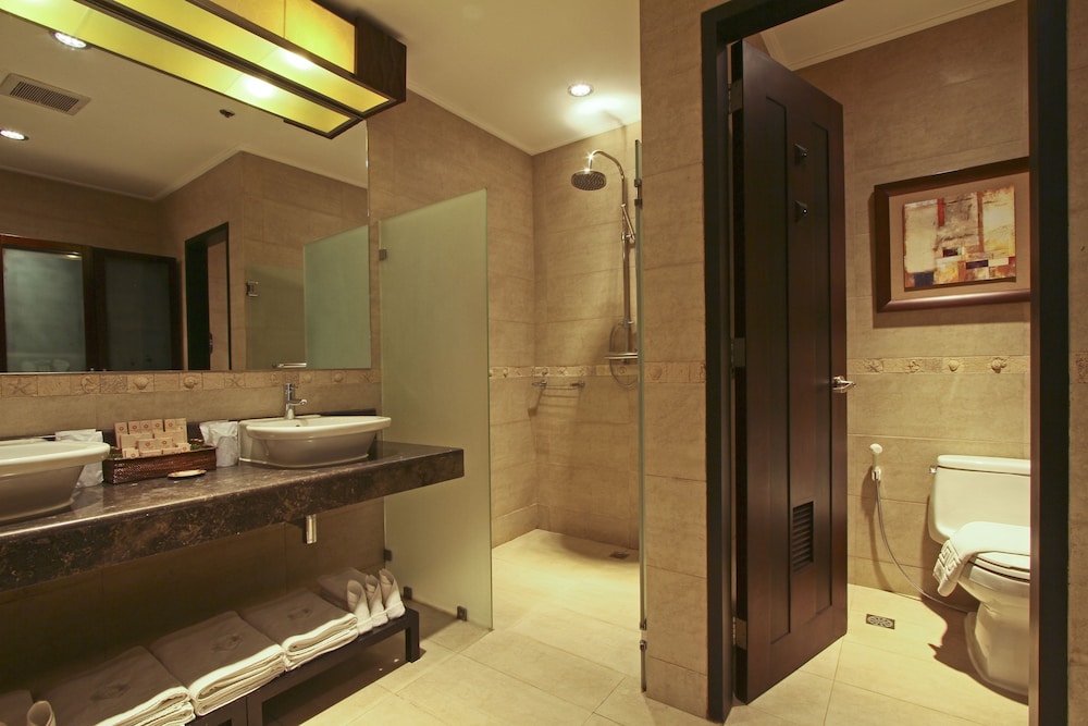 Family Suite, Pool Access - Photo 3