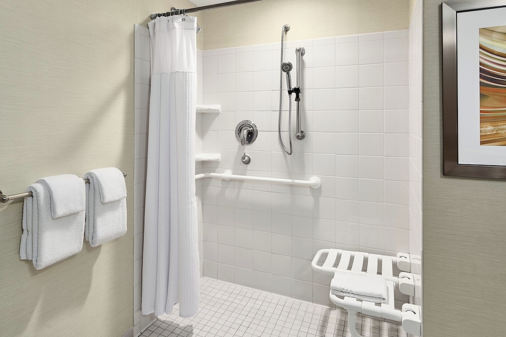 Room, 2 Queen Beds (Hearing Accessible) - Photo 7