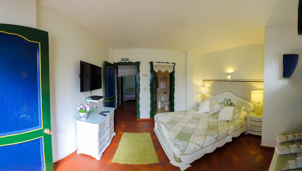 Classic Suite, 1 Queen Bed, Terrace, Valley View photo 1