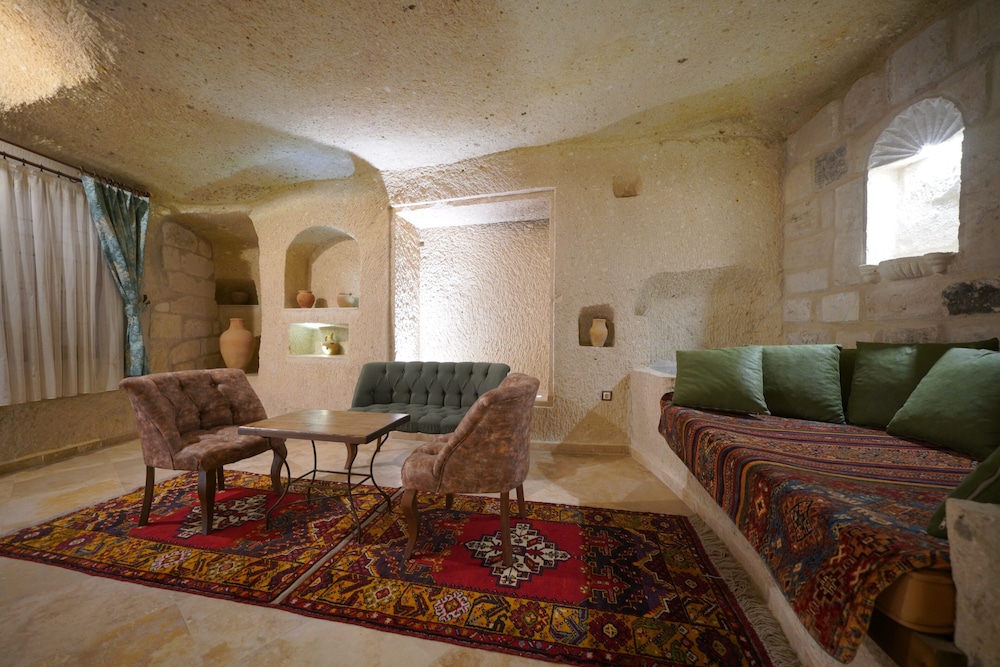 Superior Suite - Photo 18