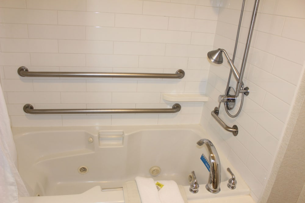 Suite, 1 King Bed, Accessible Bathtub (Mobility) - Photo 7