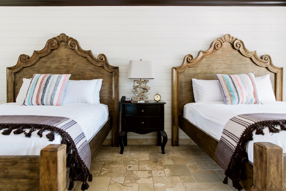 Classic Room, 2 Queen Beds photo 3
