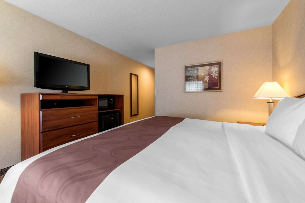 Standard Room, 1 King Bed, Non Smoking - Photo 3