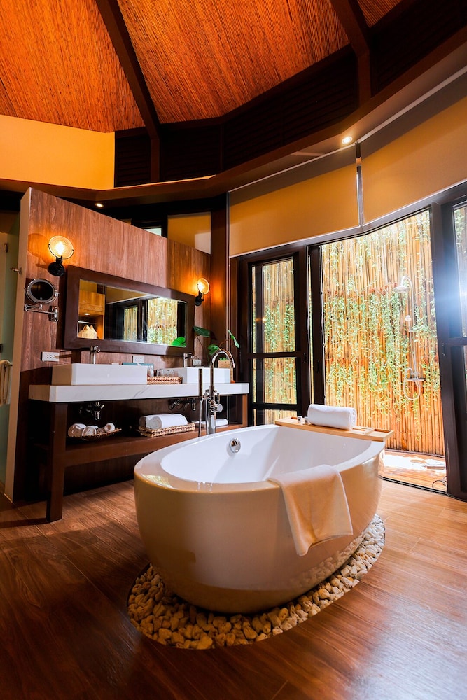 Premium Villa, 1 King Bed - Photo 4
