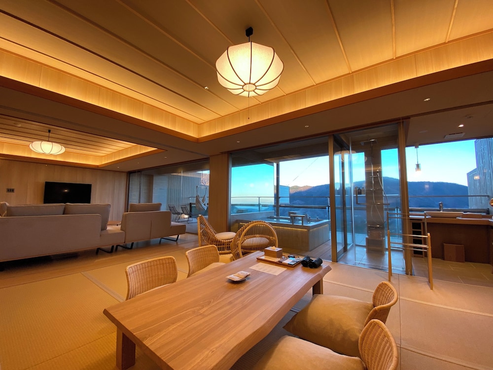 Luxury Suite, Non Smoking, Mountain View