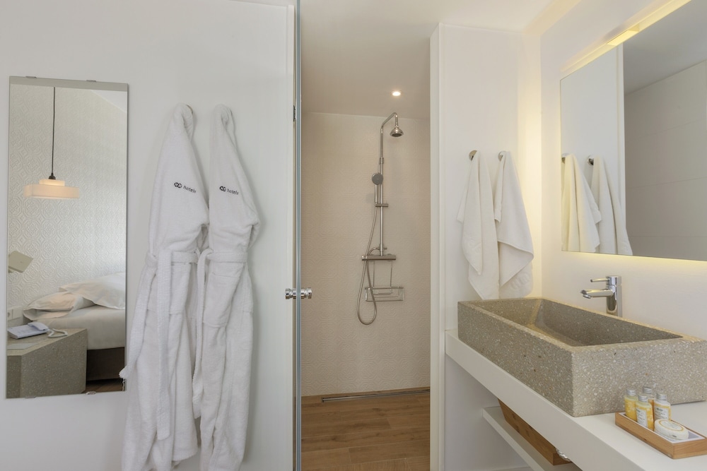 Junior Suite, Terrace, Pool View - Photo 7