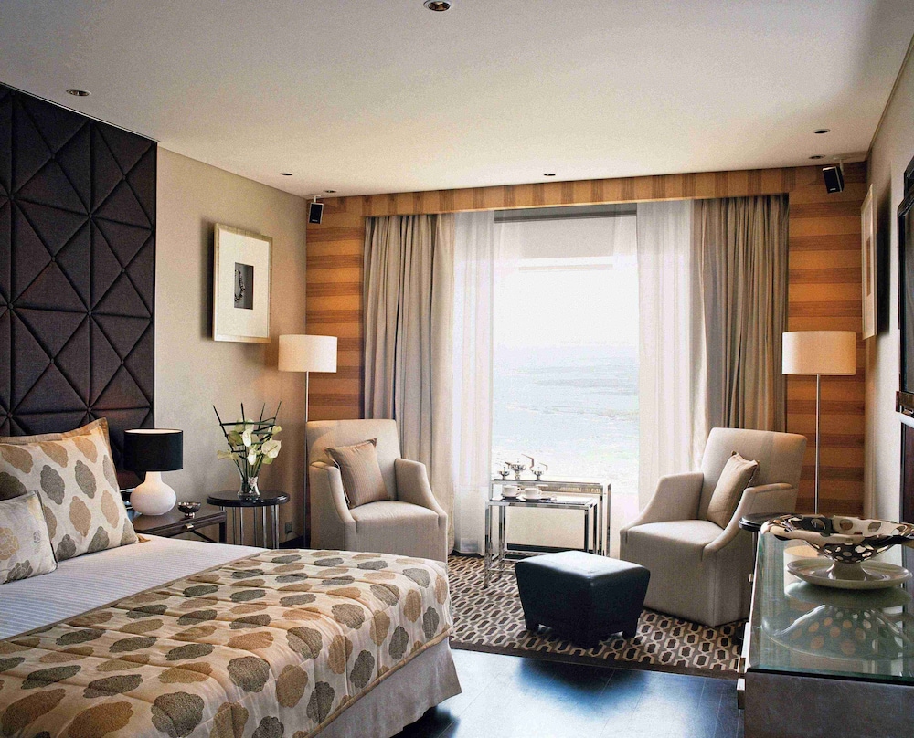 Luxury Suite, 1 King Bed thumbnail 5