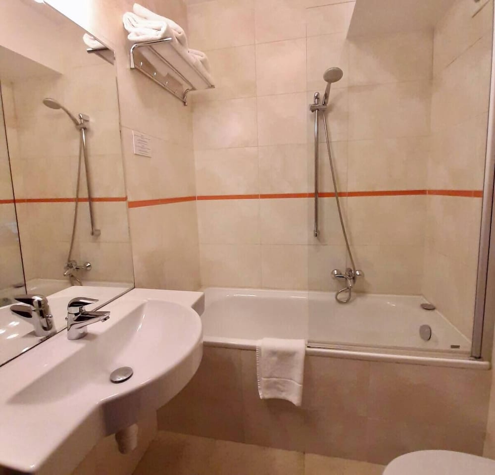 Economy Double Room, 1 Bedroom, Non Smoking (Plus) photo 3
