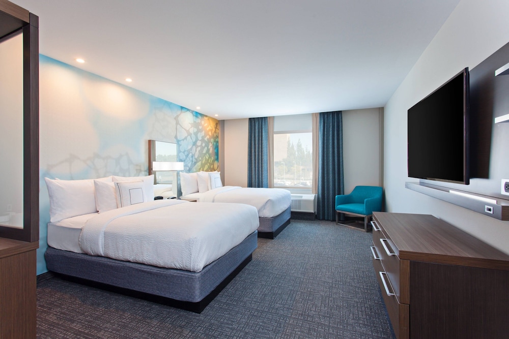 Room, 2 Queen Beds (Mobility Accessible, Tub) photo 3