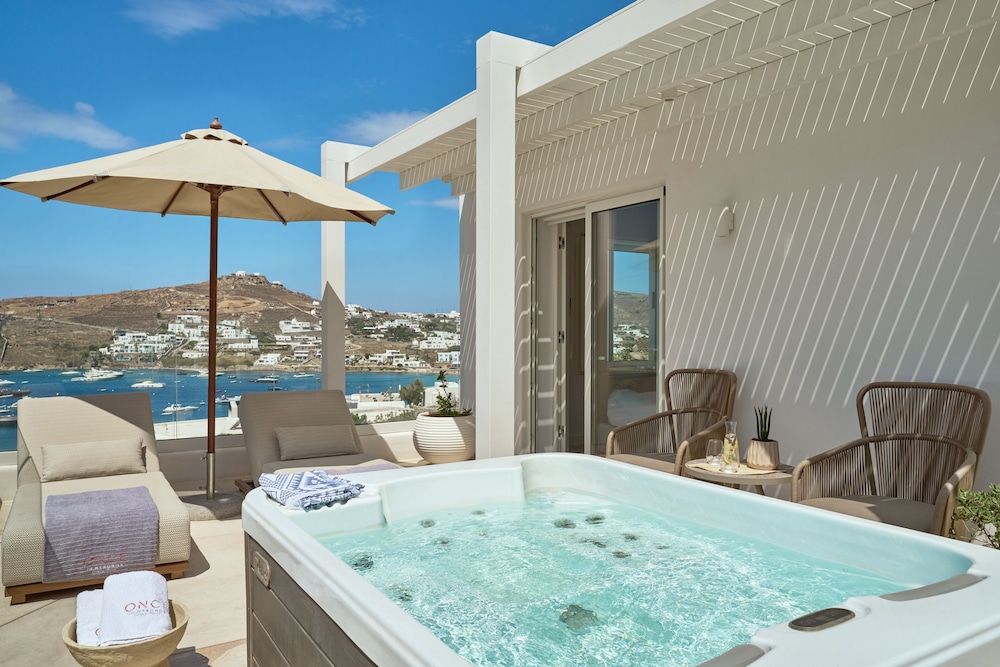 Panoramic Double Sea View Room with Outdoor Jacuzzi - Photo 11