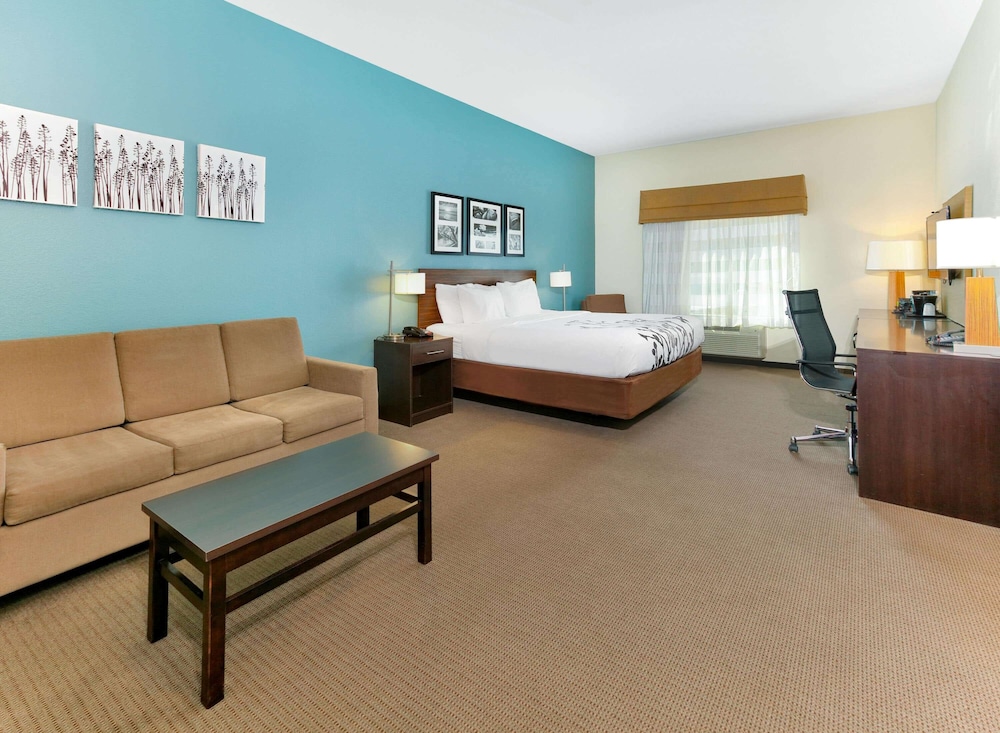 Suite, 1 King Bed, Accessible, Bathtub (Non-Smoking)
