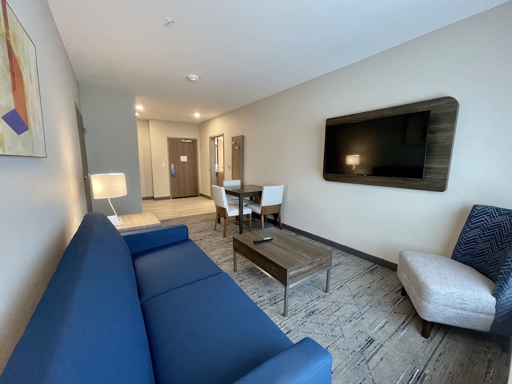 Suite, Multiple Beds - Photo 1