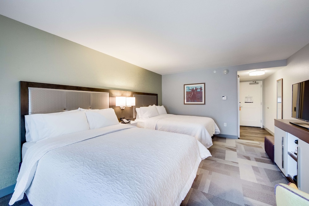Room, 2 Queen Beds (Roll-In Shower) photo 3