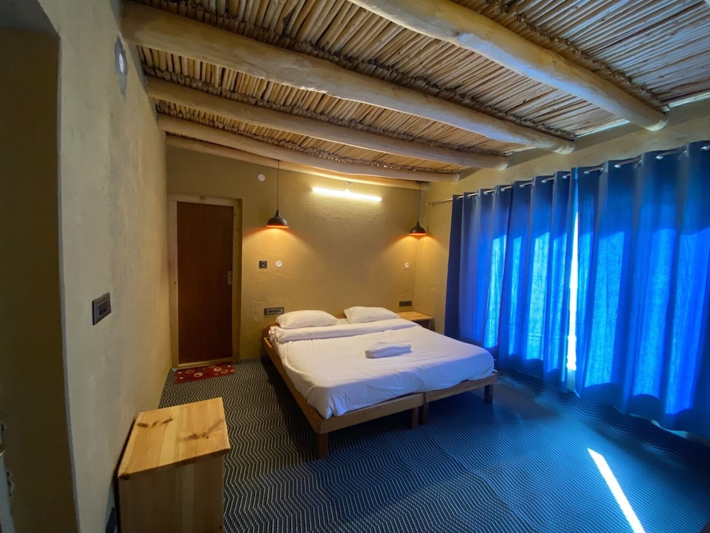 Deluxe Room - Photo 1