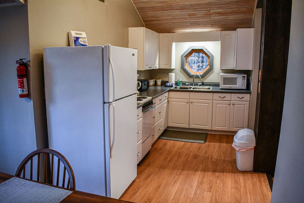 Family Cabin, 2 Bedrooms, Mountain View photo 2