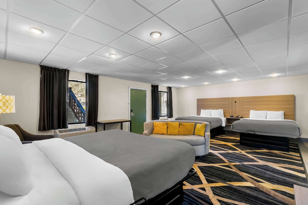Room, Multiple Beds, Non Smoking - Photo 3