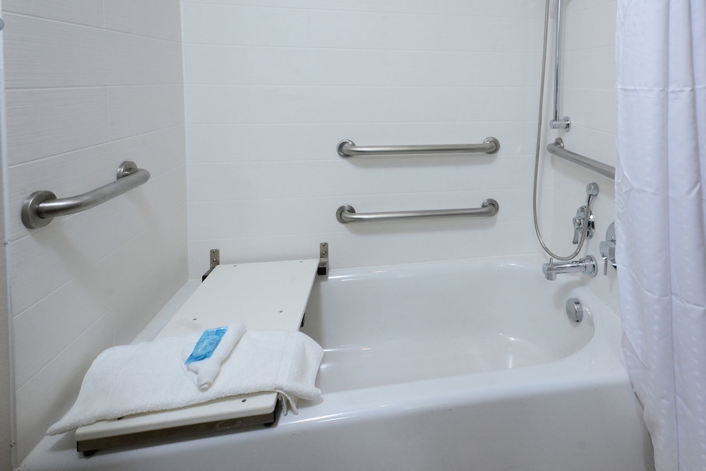 Standard Room, 1 King Bed, Accessible (Communications, Accessible Tub) - Photo 6