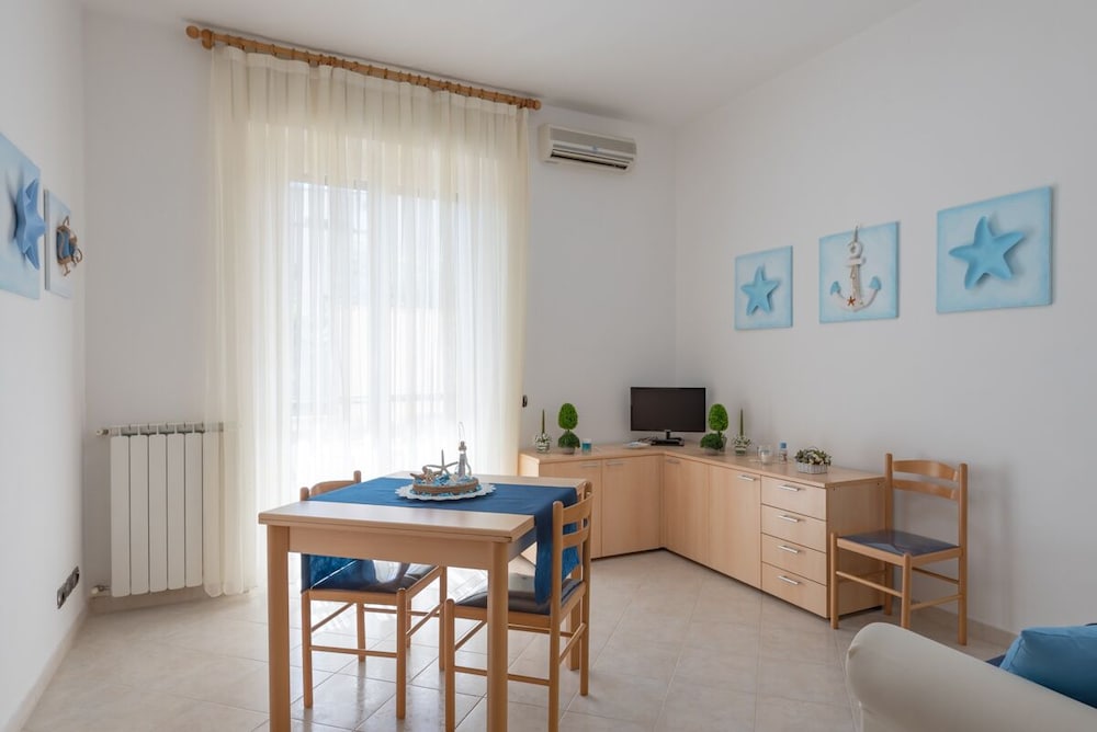 Apartment photo 2