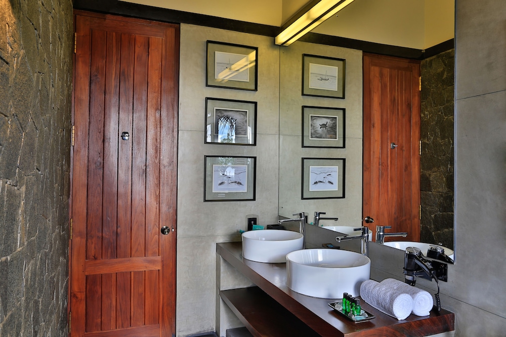 Suite, 1 King Bed, Lagoon View, Lakeside photo 3