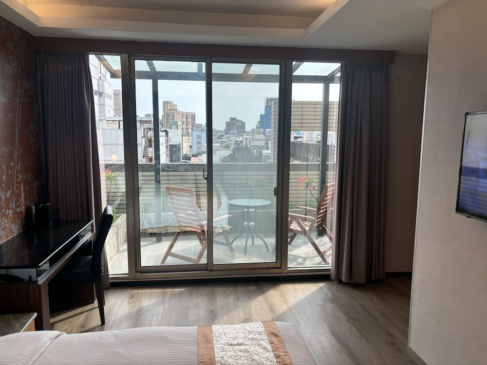 Deluxe Balcony Room photo 3