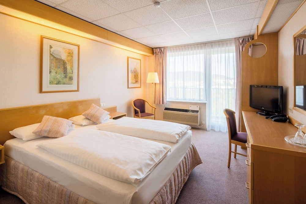 Business Room, 1 Queen Bed - Photo 3