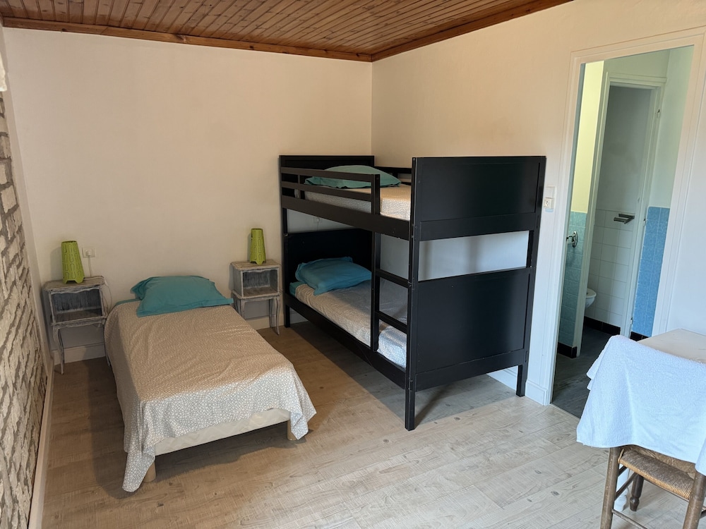 Basic Triple Room, Ensuite (South Facing)