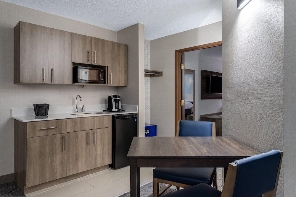 Suite, Multiple Beds - Photo 3