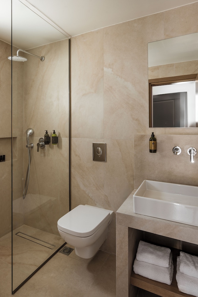 Two Bedroom Sunset Suite with Sea View - Photo 4