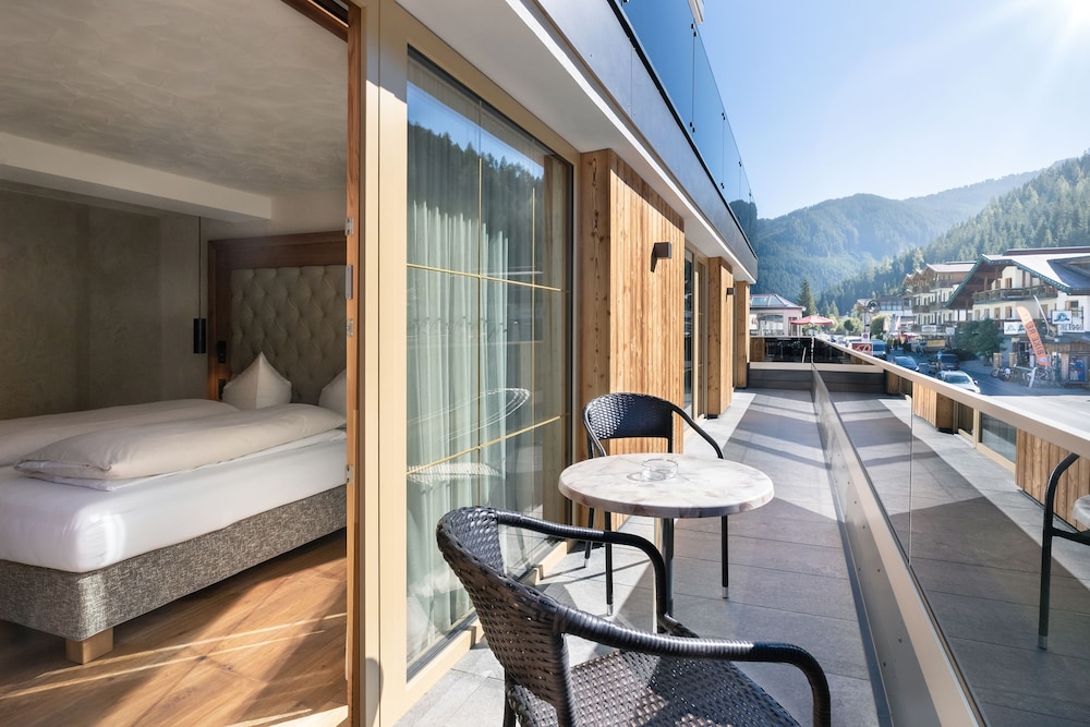 Deluxe Double Room, Balcony photo 3