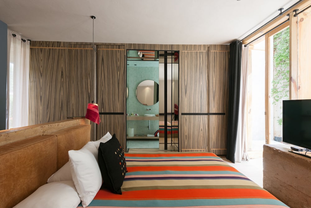 Executive Room - Photo 1