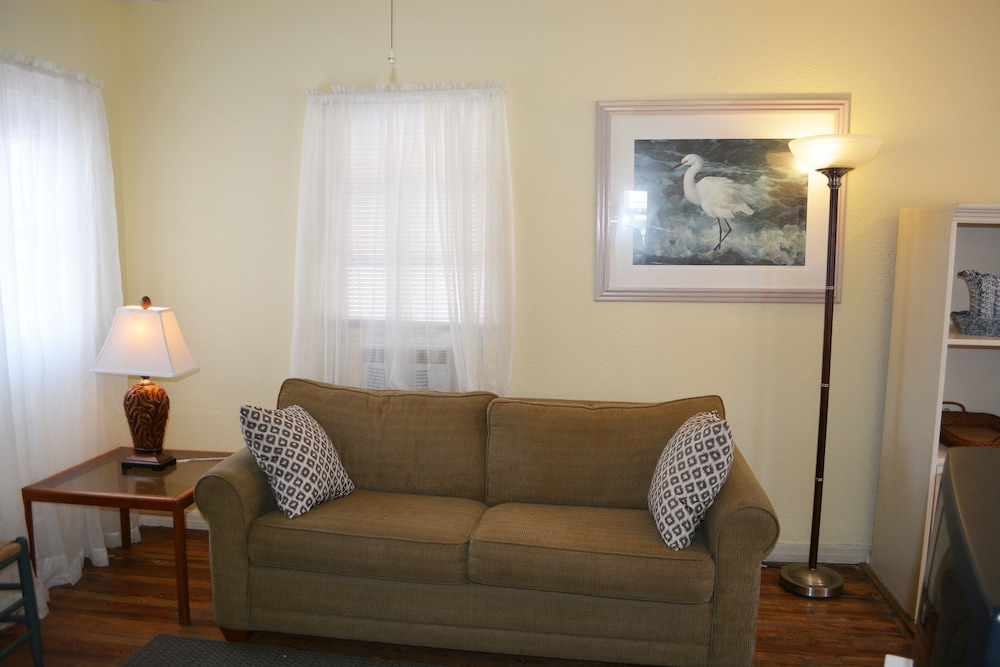Cottage 1, 1 Bedroom photo 2