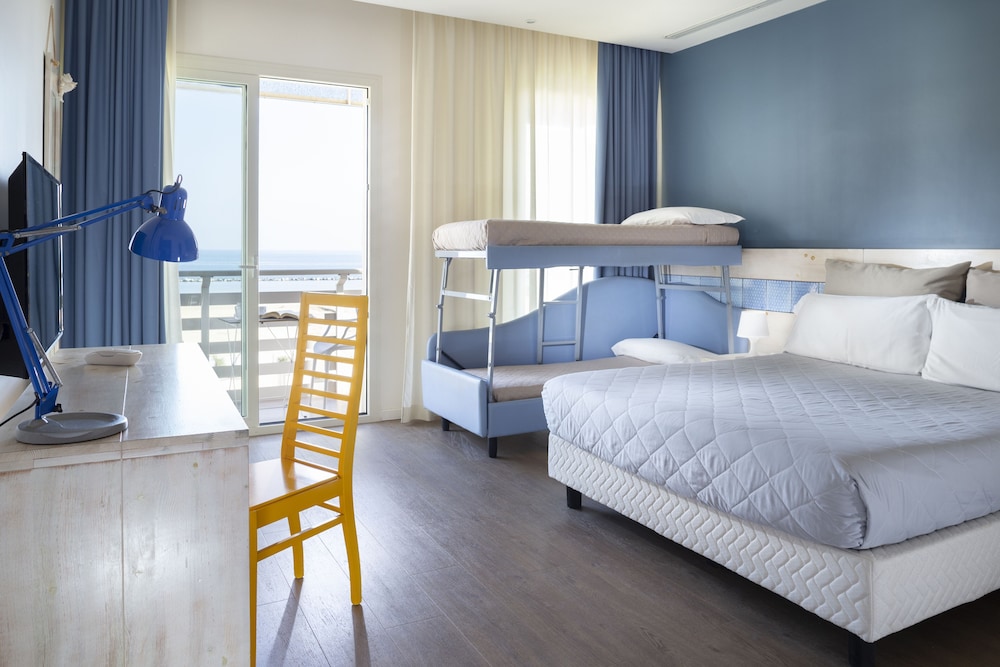 Quadruple Room, Balcony, Sea View